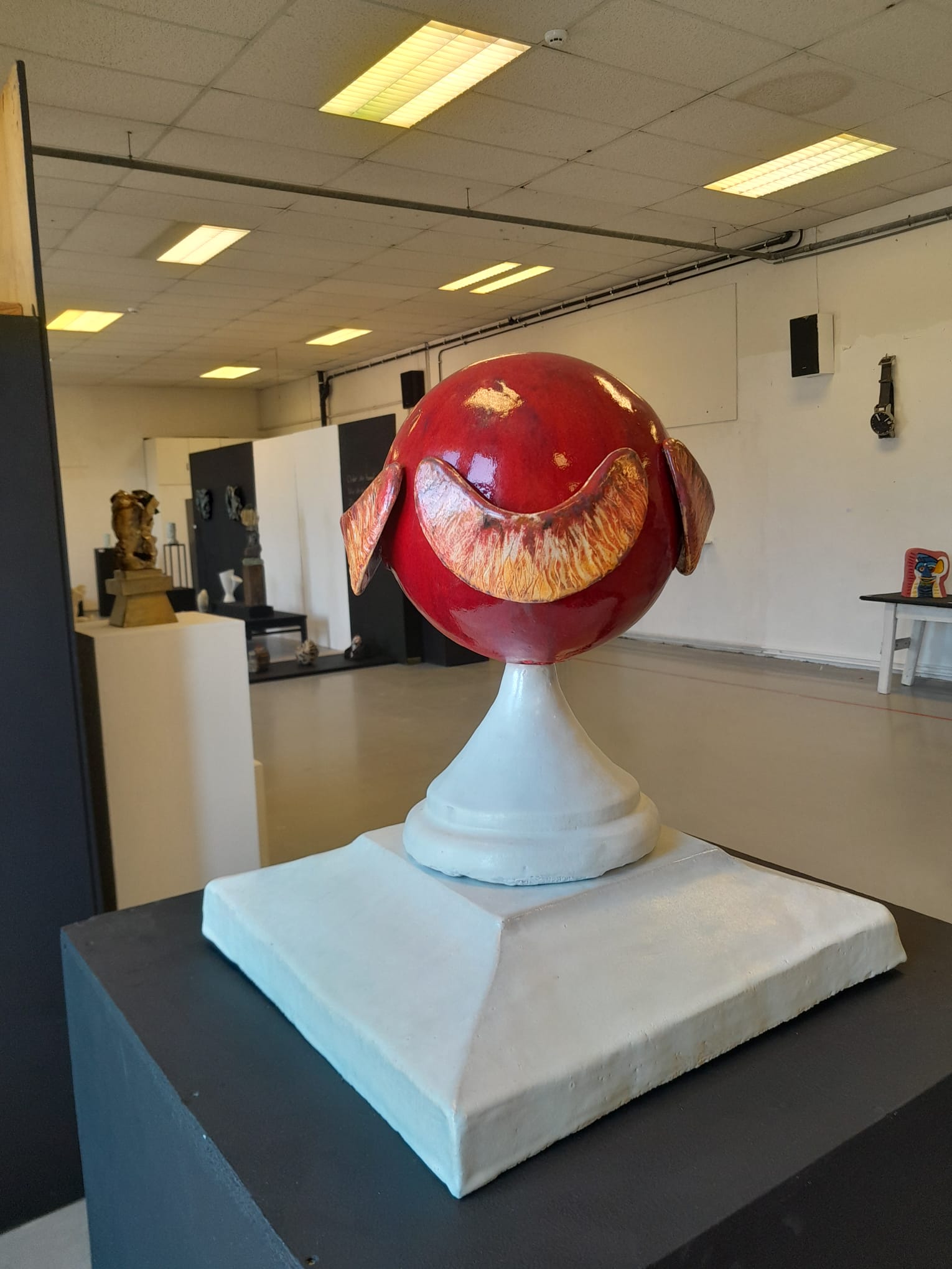 Pilastre — boule céramique rouge émaillée
